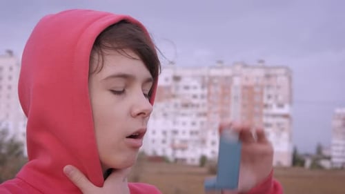 Kinderatmung mit verschmutzter Luft.