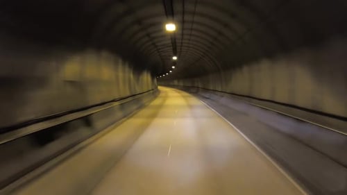 Promenades en voiture dans le tunnel Conduite de point de vue