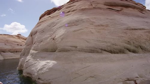 Felsen entlang des Flusses
