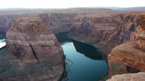 Panning view of Horseshoe Bend