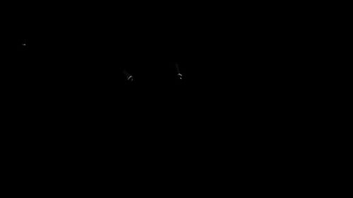 satellites spatiaux volant selon un schéma chaotique. la vidéo a un canal alpha