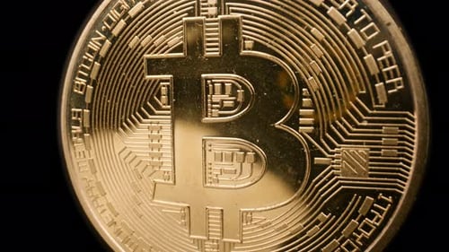 Bitcoin dreht sich gegen Schwarz