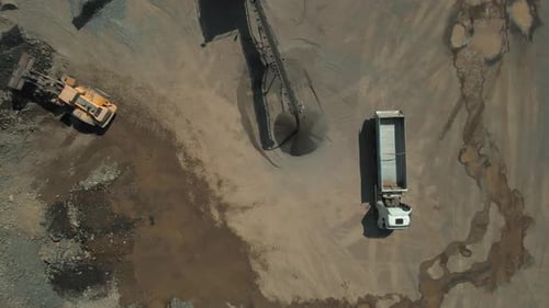 Belt Conveyor with Gravel Working at Quarry