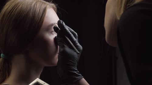 Professionelles Augenbrauen-Makeup