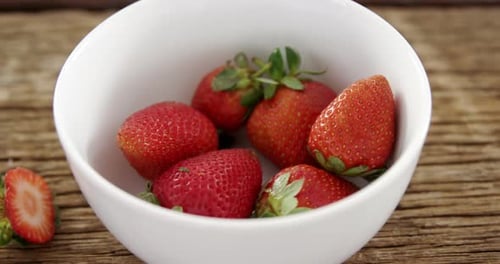 Close-up of fresh strawberries in bowl