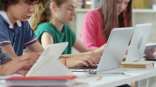 Digital Lessons in Modern School