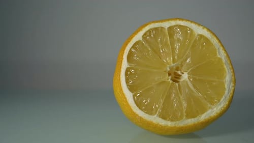 Saftige frische Zitronenschale Sliding Shot