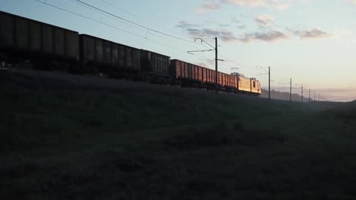 Zugfahrten auf der Eisenbahn in der Sunset TransSiberian Railway