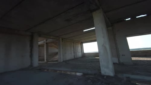 FPV Drone Flies Fast and Maneuverable Inside an Abandoned Building