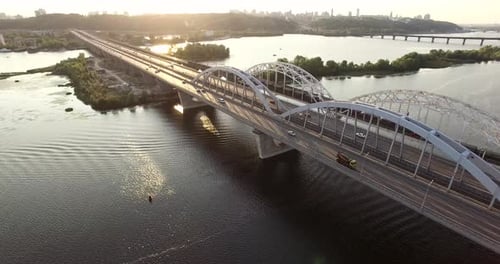 Über Brücke fliegen