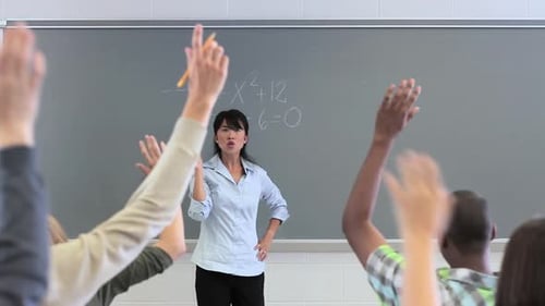 High-School-Lehrer unterrichtet Mathematikunterricht