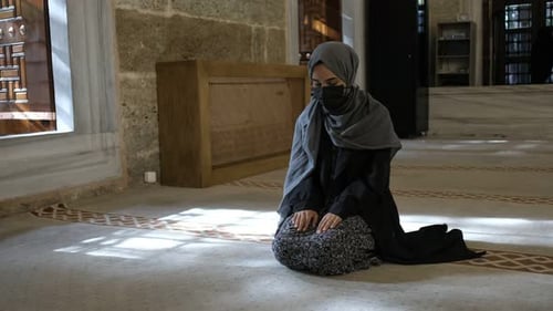 Muslim betet zu Gott