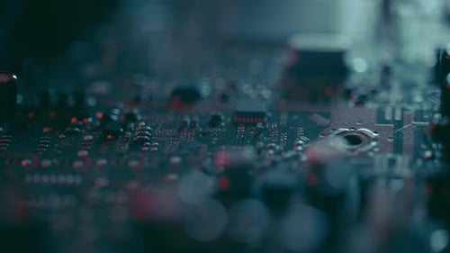 Integrierte Leiterplatte mit Prozessor in Nahaufnahme