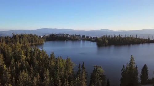 Vol matinal au-dessus de Strbske Pleso (Slovaquie)