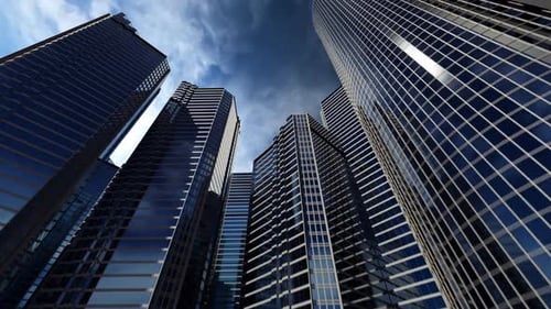 Animación del centro de negocios. Edificios con ventanas espejadas en el fondo del cielo.