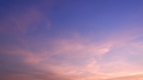 4K Sky Time lapse, ciel brûlant et brillant, coucher de soleil rouge, violet, orange, bleu, rose.