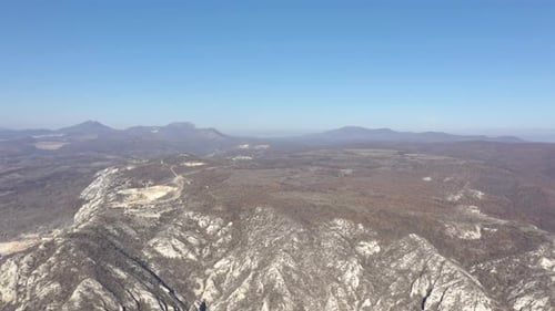 Deli Jovan Krsh y las montañas Stol en el este de Serbia (vídeo aéreo en 4K)