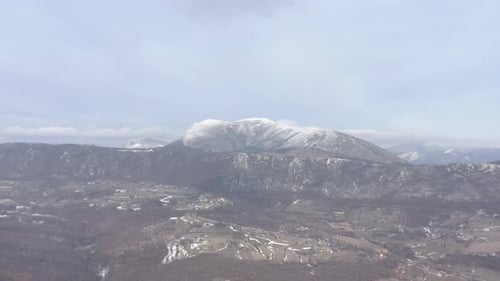 Au sommet de la montagne, Stol en hiver, images de Drone 4K