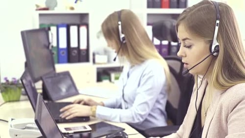 Operators of Support Customer Service - Call Center, Online Software with Technology Voice Over IP
