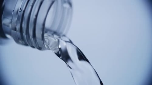 Eau plate