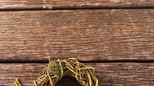 Rustic Wreath Slowly Revealed on Wooden Planks