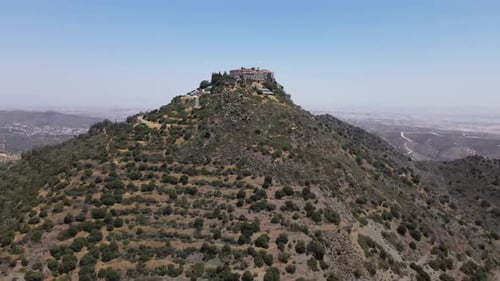 Monastère de Stavrovouni. Vue sur la montagne où se trouve le monastère.