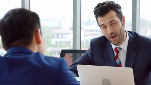 Arbeitssuchender im Vorstellungsgespräch mit dem Manager