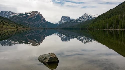 Time lapse reflection of Square Top Mountain in Green River Lakes