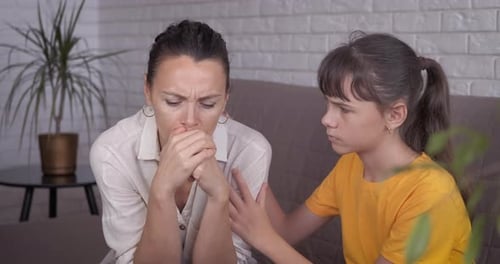 Unterstützung der Tochter für Mutter