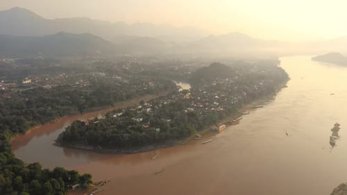 Vista aérea de Zumbido de Luang Prabang