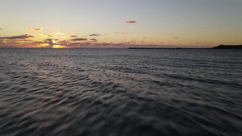 Meereswellen bei Sonnenuntergang