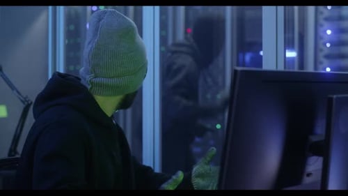 Des pirates informatiques pénètrent dans un centre de données