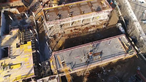Kräne und Hochbaustelle