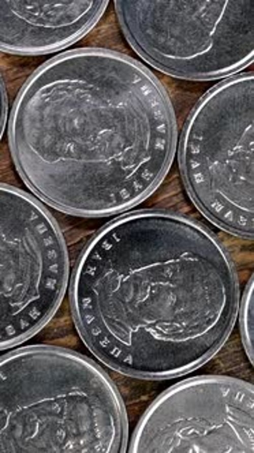 Le revers de la monnaie Dénomination Dix Hryvnia ukrainienne avec portrait Ivan Mazepa tourne lentement