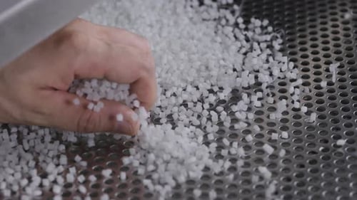 Plastic Granules on a Vibrating Table