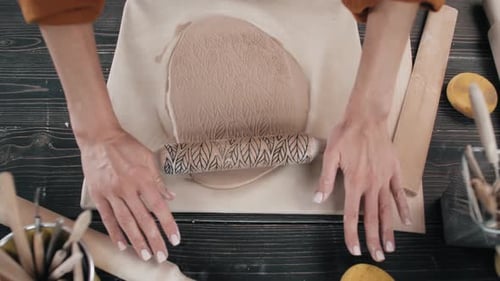 Potier conceptuel Potter en atelier