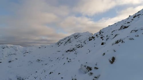 Snowy Mountain Luftaufnahme im Winter