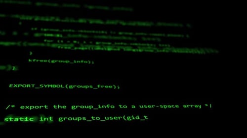 Nahaufnahme der Entwicklung von Programmier- und Codierungstechnologien. Der Programmierer tippt auf der Tastatur