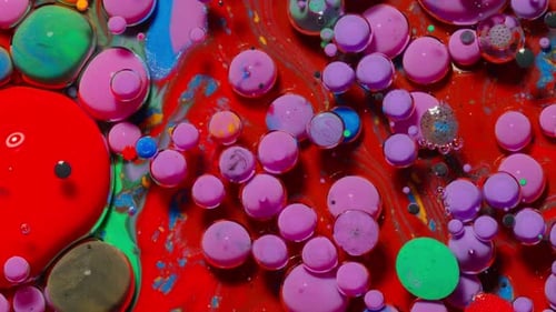 Bubbles schweben in flüssiger Farbe Mischen Tinte Öl und Milch abstrakte mehrfarbige hypnotische Malerei