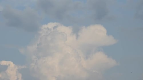 Dramatisch Szene von Wolken im Zeitraffer