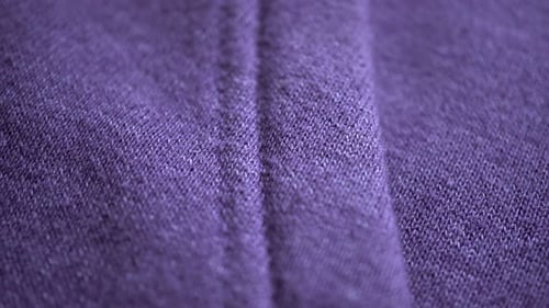 Tiro deslizante con textura de algodón morado cosido
