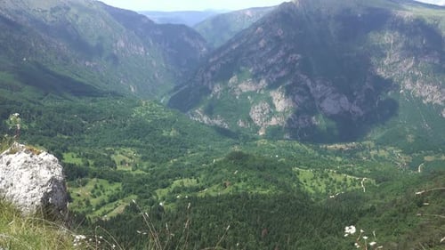 Montañas y cañones en el Parque Nacional Durmitor
