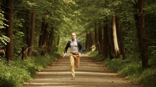 Ein junger Mann beim Joggen Sportliche Aktivitäten im Freien