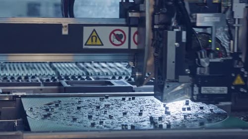 Tecnologia de montagem em superfície A máquina SMT coloca componentes em uma placa de circuito