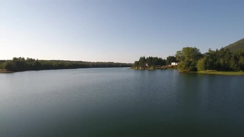 Lac au lever du soleil
