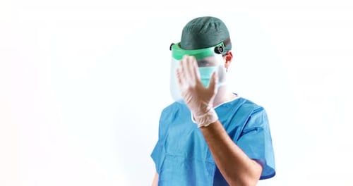 Arzt mit Laserthermometer für Coronavirus
