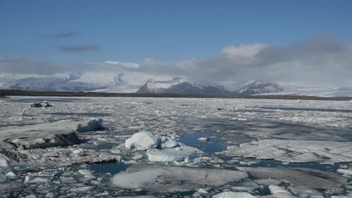 Pan from the Jökulsárlón Glacier lagoon