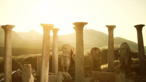 Ruines du vieux temple romain au coucher du soleil