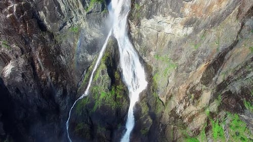 Voringfossen-Wasserfall in Norwegen, berühmte Touristenattraktion.