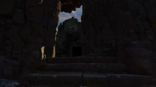 Fliegen über unebene Felsen 01 HD